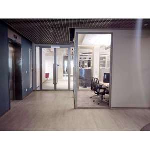 Puerta Cortafuego de Acero con Diseño Único y Vidrio Resistente al Fuego para Uso en Hoteles, Hospitales, Oficinas y Edificios Comerciales, Disponible para la Venta - Product Image 4