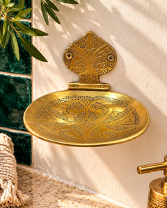Porte-savon mural artisanal en laiton massif gravé, laiton non laqué, patine vintage, accessoires de salle de bain - Product Image 1