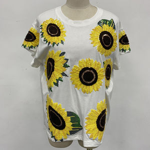 T-shirt femme à manches courtes en chenille et sequins motif tournesol, en coton doux, broderie personnalisée, t-shirts femme en chenille et sequins - Product Image 1