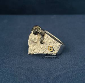 แหวนเงินแท้ 925 ประดับเพชรโมอิสซาไนต์ทรงกลมเจียระไนแบบบริลเลียนท์ ดีไซน์การ์ตูนฮิปฮอป รูปหัวแพะแกะ สำหรับผู้ชาย - Product Image 4