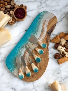 Planche de service artistique en résine pour plateaux de fromages, apéritifs, desserts et présentations élégantes sur les tables de restaurant - Product Image 6
