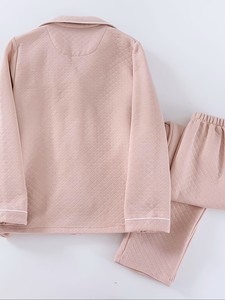 Conjunto de pijama con estampado de corazones y mariposas para mujer Elegance (tallas S-XXL) |   Ropa de Dormir Romántica para Cenas a la Luz de las Velas, Noches Cálidas de Cine en Casa - Product Image 2