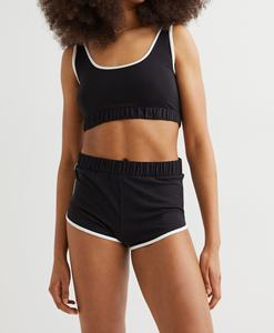 Ensemble décontracté pour femme de haute qualité, collection 2025, couleur unie noire, haut classique et short taille haute à cordon de serrage, 2 pièces avec boutons et fermeture éclair - Product Image 5