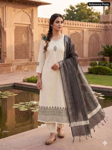Magnifique ensemble salwar kameez blanc au design attrayant, en soie véritable lourde avec broderies, vêtements indiens et pakistanais. - Product Image 3