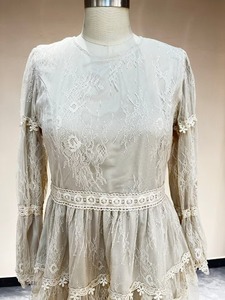 Robe longue bohème en dentelle pour femme, robe longue fluide à manches longues avec volants superposés et dentelle florale pour soirée ou invitée de mariage - Product Image 1
