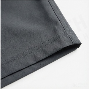 กางเกงยีนส์ขาสั้นทรงหลวมสไตล์วินเทจสำหรับผู้ชาย ใส่สบาย ระบายอากาศได้ดี มีกระเป๋า ผ้าฝ้าย 100% คุณภาพพรีเมียม เหมาะสำหรับใส่ทำงาน - Product Image 6