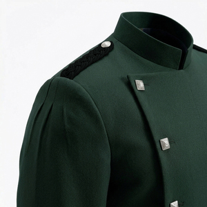 Chaqueta Doble Verde Bosque para Hombre, Estilo Montrose, Cordón Negro en el Hombro, Botones Plateados con Diseño de Pirámide, Atuendo para Gala Highland - Product Image 5