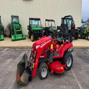 Tractor de Jardín Usado Massey Ferguson GC1725M de 25HP 4WD con Cargador Frontal, Color Rojo, Transmisión por Engranajes, Diseño Compacto, Listo para la Venta - Product Image 1