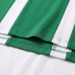 เสื้อโปโลซิปผู้ชายแบบกำหนดเอง สีตัดต่อ แขนสั้น ผ้าฝ้ายผสมโพลีเอสเตอร์ ปิเก้ ลำลอง แขนลายทาง ระบายอากาศได้ดี เหมาะสำหรับใส่ในฤดูร้อน รับผลิตแบบ OEM ODM - Product Image 5