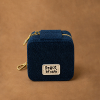 Porte-monnaie carré vintage compact avec fermeture éclair, en tissu denim bleu texturé, boîte à bijoux avec patch en cuir PU blanc