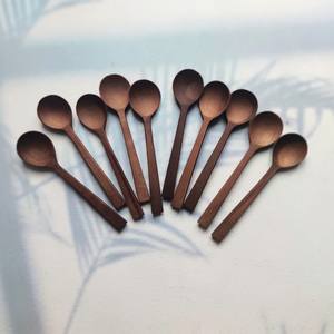 Venta al por mayor de cuchara de madera tejida a mano, duradera, de color personalizado, diseño vintage, desechable, el mejor precio de Vietnam - Product Image 1