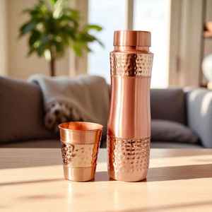 Botella de cobre dorado: Una declaración clásica de bienestar y diseño artístico para espacios premium - Product Image 5