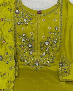 Kurti, pantalon et dupatta en soie pour femmes, d'excellente qualité, pour les mariages et les fêtes, provenant d'un fournisseur et exportateur indien. - Product Image 5