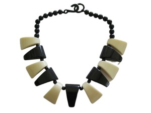 Nouvel article ici : collier en résine artisanal pour femmes - vente en gros - Product Image 2
