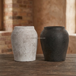Vase cylindrique en terre cuite rustique gris foncé moyen Corto, urne en argile artisanale, pot décoratif en grès, vente en gros - Product Image 4