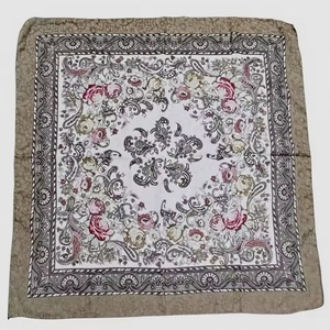 Pañuelo Cuadrado de Algodón de Alta Calidad con Estampado Digital Personalizado para Mujer, Informal, Suave al Tacto, Transpirable, Ideal para el Verano - Product Image 6