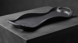 Plateau de service de luxe en métal gris foncé avec poignée profilée, idéal comme centre de table pour salon ou événements, vente en gros - Product Image 5