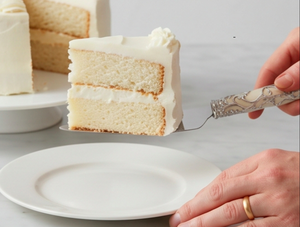 Couteau à gâteau élégant en argent avec manche floral, outil de découpe de gâteau durable, idéal pour une utilisation quotidienne, la pâtisserie et les repas à la maison - Product Image 5