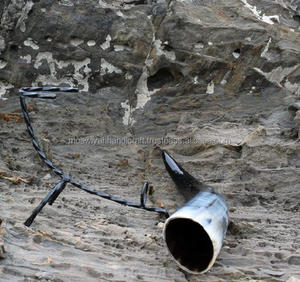 Corne à boire de boeuf avec support en fer Corne à vin vintage avec support en fer à bas prix - Product Image 6