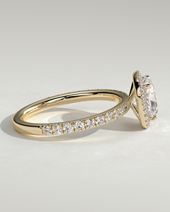 Anillo de Oro Sólido de 14k con Diamante Solitario Cultivado en Laboratorio de Corte Cojín y Halo con Banda de Diamantes Engastados en Pavé, Anillo Nupcial de Lujo Hecho a Mano - Product Image 5