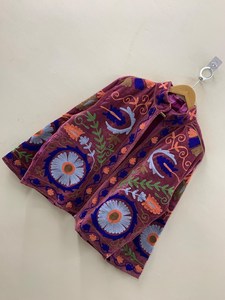 Chaqueta de terciopelo morado de lujo hecha a mano para mujer, con bordado floral a mano, elegante chaqueta de manga larga estilo Rajasthani Suzani. - Product Image 3