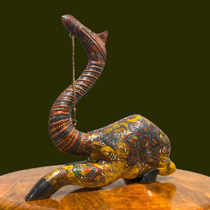 Statue de chameau en bois peinte à la main, artisanat Nirmala, décor de table Art Déco, décoration d'intérieur, figurine à offrir pour un anniversaire ou Pâques - Product Image 1