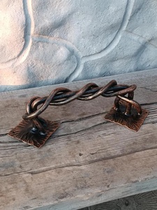 Manija de hierro forjado a mano con diseño retorcido, estilo tradicional, resistente al óxido, acabado con recubrimiento en polvo; Fácil instalación - Product Image 3