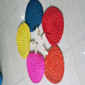 Abanico de Bambú con Diseño Pintado, Colores Naturales y Surtidos de Vietnam - Regalo Promocional - Product Image 1