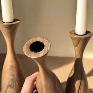 Candelabro de Madera Maciza con Elegante Diseño de Reloj de Arena para Interiores de Hogar Moderno, Sala de Estar, Comedor, Dormitorio y Regalos - Product Image 4