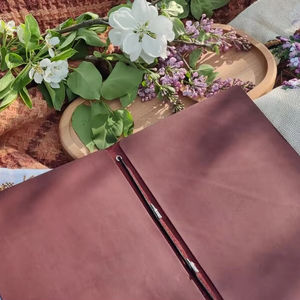 Porta Menús de Cuero Genuino Hecho a Mano, con Logotipo y Color Personalizados, Carpeta para Restaurante LMC-0208 - Product Image 1