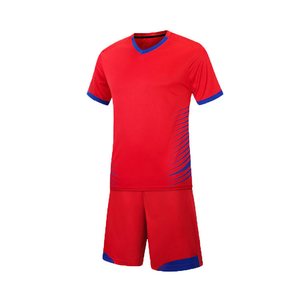 ชุดฟุตบอล OEM คุณภาพสูงสำหรับผู้ใหญ่ ระบายอากาศได้ดี แขนสั้น แห้งเร็ว พร้อมออกแบบลายพิเศษและพิมพ์ลายดิจิทัล - Product Image 3
