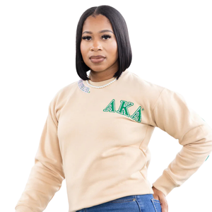 เสื้อสเวตเชิ้ต AKA Sorority Inc ลายปักด้านหลังแบบ Tan Chenille สำหรับผู้หญิง ปักตัวอักษรกรีก คุณภาพพรีเมียม คอกลม - Product Image 1