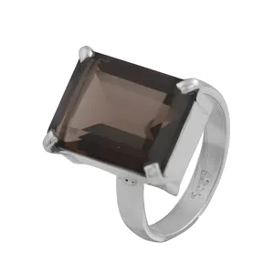 Bague de cocktail moderne pour femme avec pierre de quartz fumé taille émeraude dans un serti à griffes en argent 925 - Product Image 3