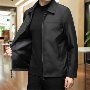 Veste zippée noire respirante et coupe-vent pour homme avec col rabattable, logo frontal, décontractée, unie, pour l'automne - Product Image 4