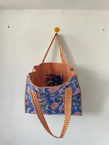 Bolsa de Mano de Algodón Azul Acolchada Premium con Estampado Floral Hecho a Mano, Bolsa de Compras Ligera, Bolso de Hombro para Mujer - Product Image 6