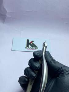 Vente en gros OEM Coupe-cuticules de luxe en acier inoxydable avec logo personnalisé, lame droite et pointe aiguisée pour ongles épais - Product Image 4