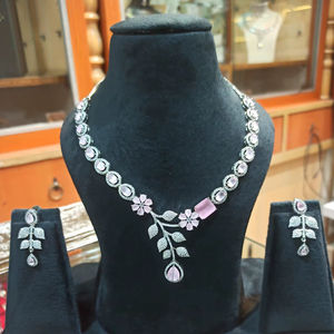 Parure de bijoux glamour classique plaquée argent avec strass blancs et roses pour femme, idéale pour mariages et fiançailles - Product Image 1