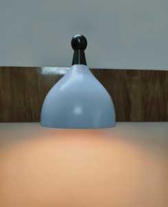 Lampe murale moderne pour salle de bain, dôme blanc, finition noire, éclairage décoratif à grain de bois - Product Image 2