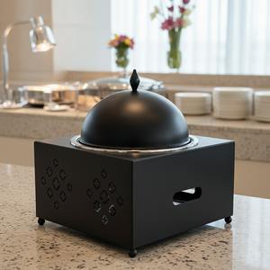 ถาดอุ่นอาหารทรงสี่เหลี่ยมสีดำด้าน ดีไซน์หรูหรา พร้อมฐานกล่องลายและฝาโดมทรงกลม สำหรับจัดแสดงอาหารในงานจัดเลี้ยงระดับไฮเอนด์ - Product Image 6