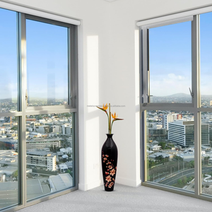 Modernos Floreros Negros de Hierro con Diseño Floral, Acabado Perfecto para Decoración del Hogar y Ocasiones Especiales - Product Image 1