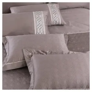 Patrón marrón tradicional 100% algodón orgánico bordado uso en el hogar impreso personalizado Color Chocolate cómodo edredón cama se extiende