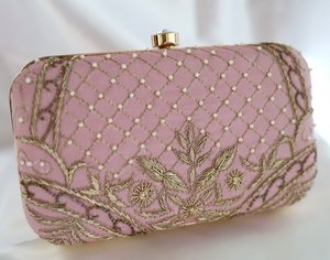 Bolso de joyería de diseño hecho a mano con cuentas de estilo indio multicolor, estilo bohemio para fiestas, compras y eventos nocturnos. - Product Image 4