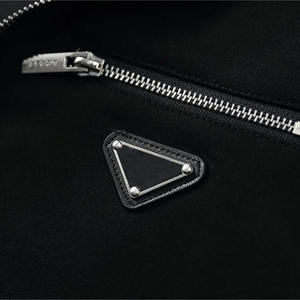 ชุดวอร์มฤดูใบไม้ร่วงแบบยูนิเซ็กซ์ ผลิตจากผ้าฝ้าย 100% เป็นมิตรต่อสิ่งแวดล้อม เนื้อผ้าปานกลาง ซักแบบแอซิดวอช  สามารถปรับแต่งได้สำหรับคุณแม่ตั้งครรภ์  เสื้อฮู้ดซิปผ้าฟลีซเทคโนโลยี  พร้อมกางเกงจ็อกเกอร์ - Product Image 4