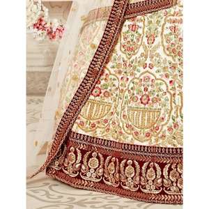 Encantadora ropa de boda de seda bordada en blanco Lehenga Choli - Product Image 2