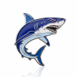 Emblème de voiture requin en métal noir émaillé souple, design classique, thème Océan, plaqué or, découpe sur mesure, cadeaux souvenirs d'affaires - Product Image 4