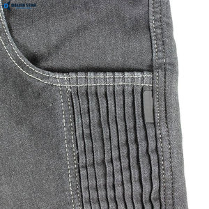 Pantalones de mezclilla negros para motociclistas con paneles reforzados y protección CE para motociclistas, para usar en todas las estaciones. - Product Image 6