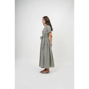Robe longue en lin coupe trapèze à col en V, manches courtes, avec lien à nouer et poches, style simple et confortable pour femme - Prix de gros - Product Image 4