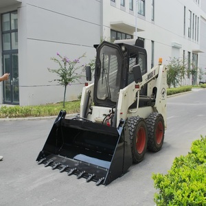 Chargeurs compactes diesel efficaces et polyvalents avec PLC et couple de charge élevé pour la construction et l'aménagement paysager en grandes quantités - Product Image 2