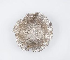 Tazón de Aluminio de Diseño Moderno, Plato Decorativo para Servir con Acabado Plateado y Textura Artística - Product Image 3