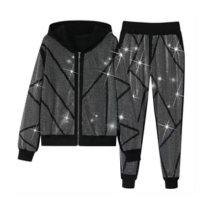 Ensemble de survêtement deux pièces orné de strass avec veste zippée et bas assorti, doté d'accentuations décoratives en cristal pour un look décontracté - Product Image 1